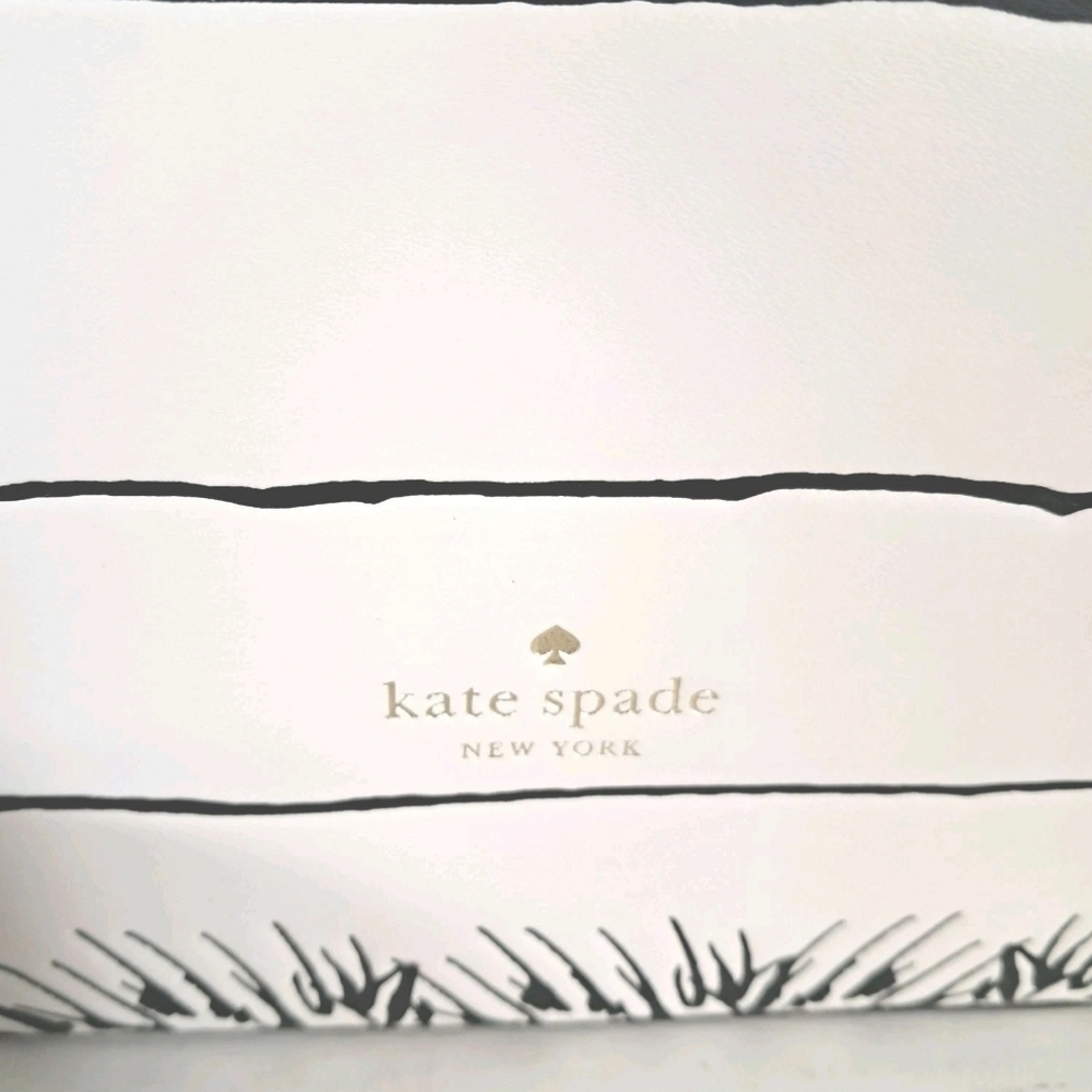 Kate Spade X Peanuts Snoopy 3D Dog House Crossbody Bag NWT New Purse - Picture 7 of 9